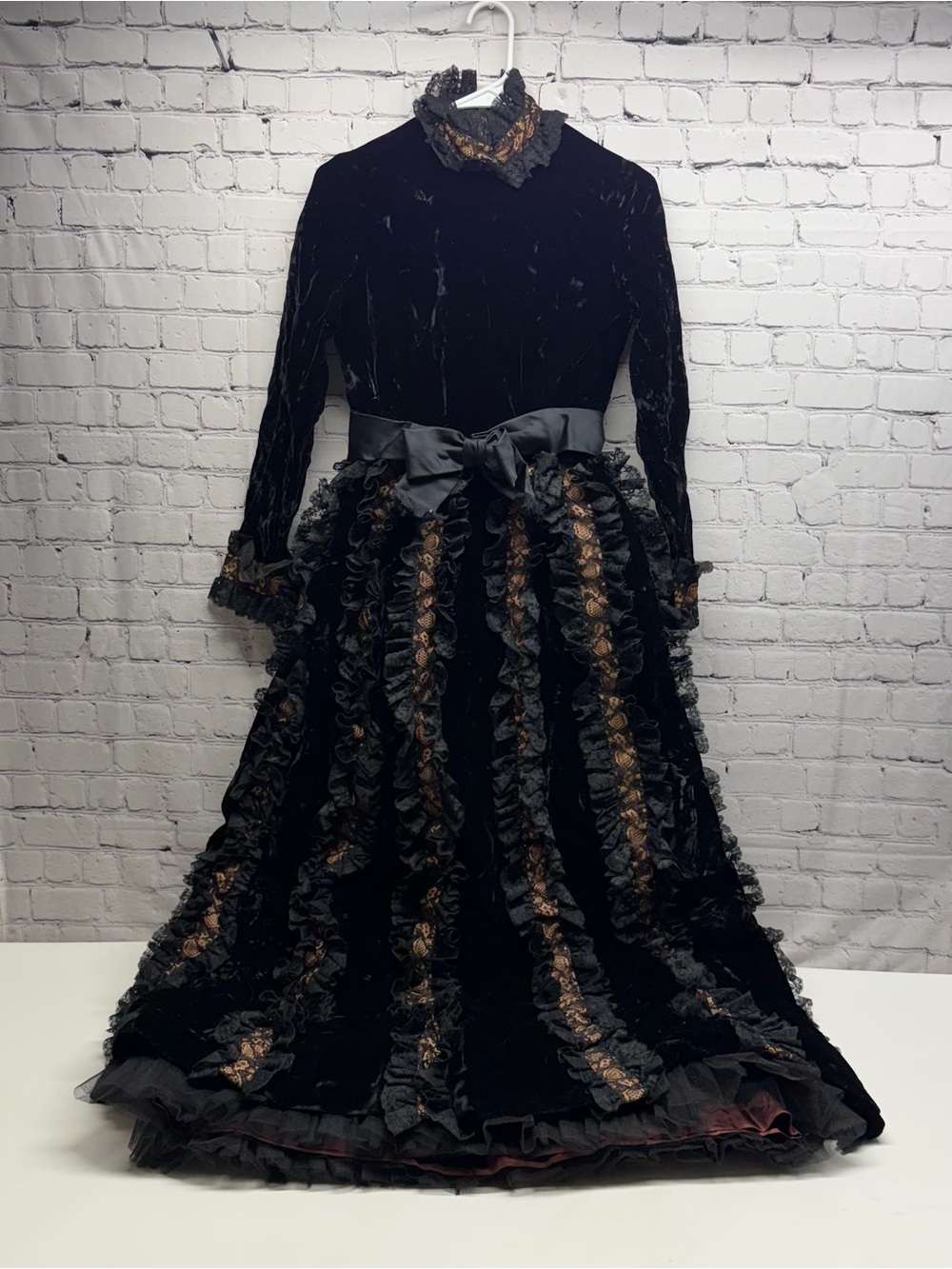 Victoria Royal Ltd vintage Black Velvet Long-Sleeve Ruffled Dress size 6